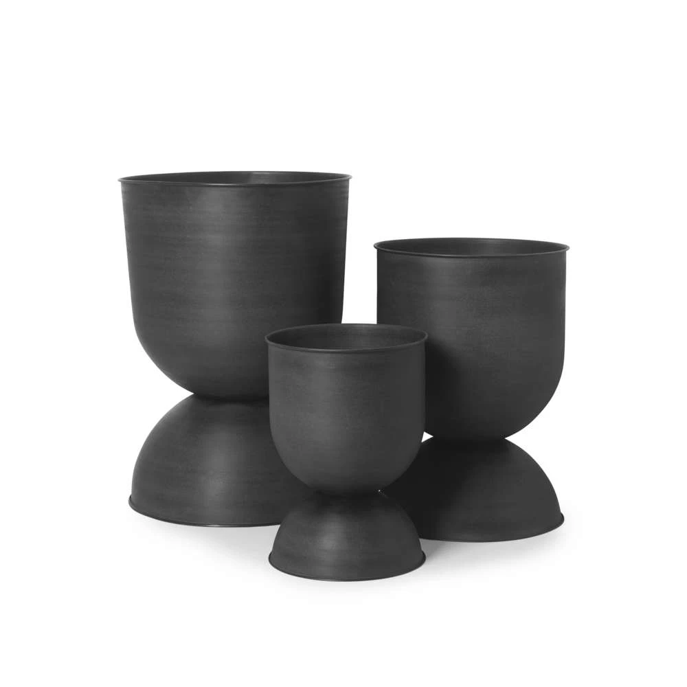 https://www.fotoagent.dk/images/w/ahAs2Bfj4xT6V_koU0t9zA/s/11870/138/5704723028888hourglass-pot-small-black-ferm2.jpg?v=109489520