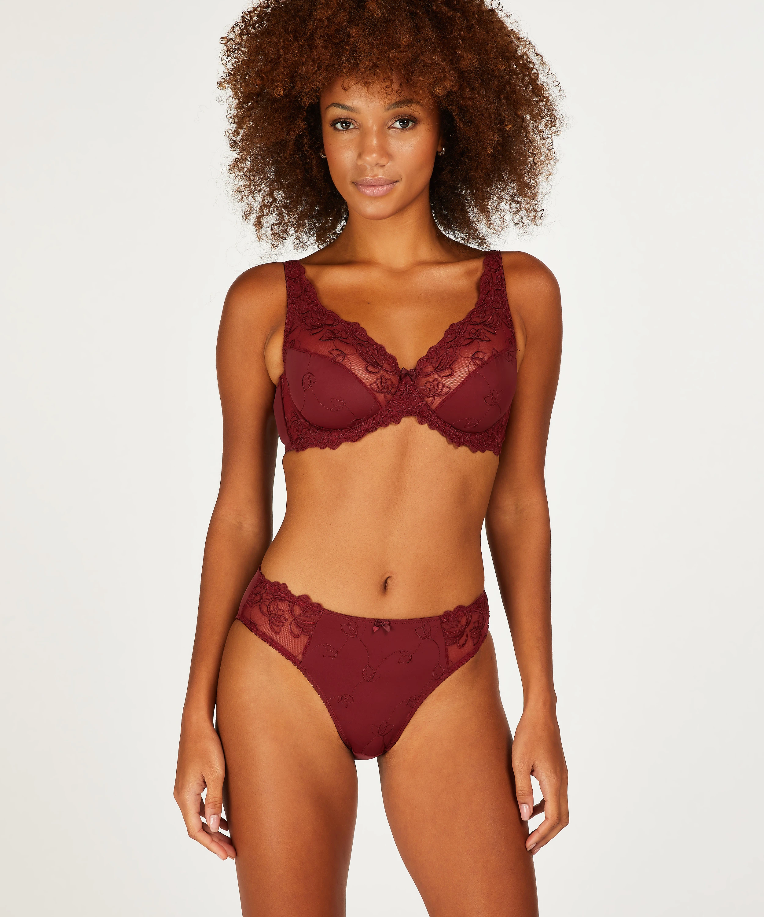 LINGERIE • HUNKEMÖLLER DIVA BRA 199939 CABERNET • Price €16.5