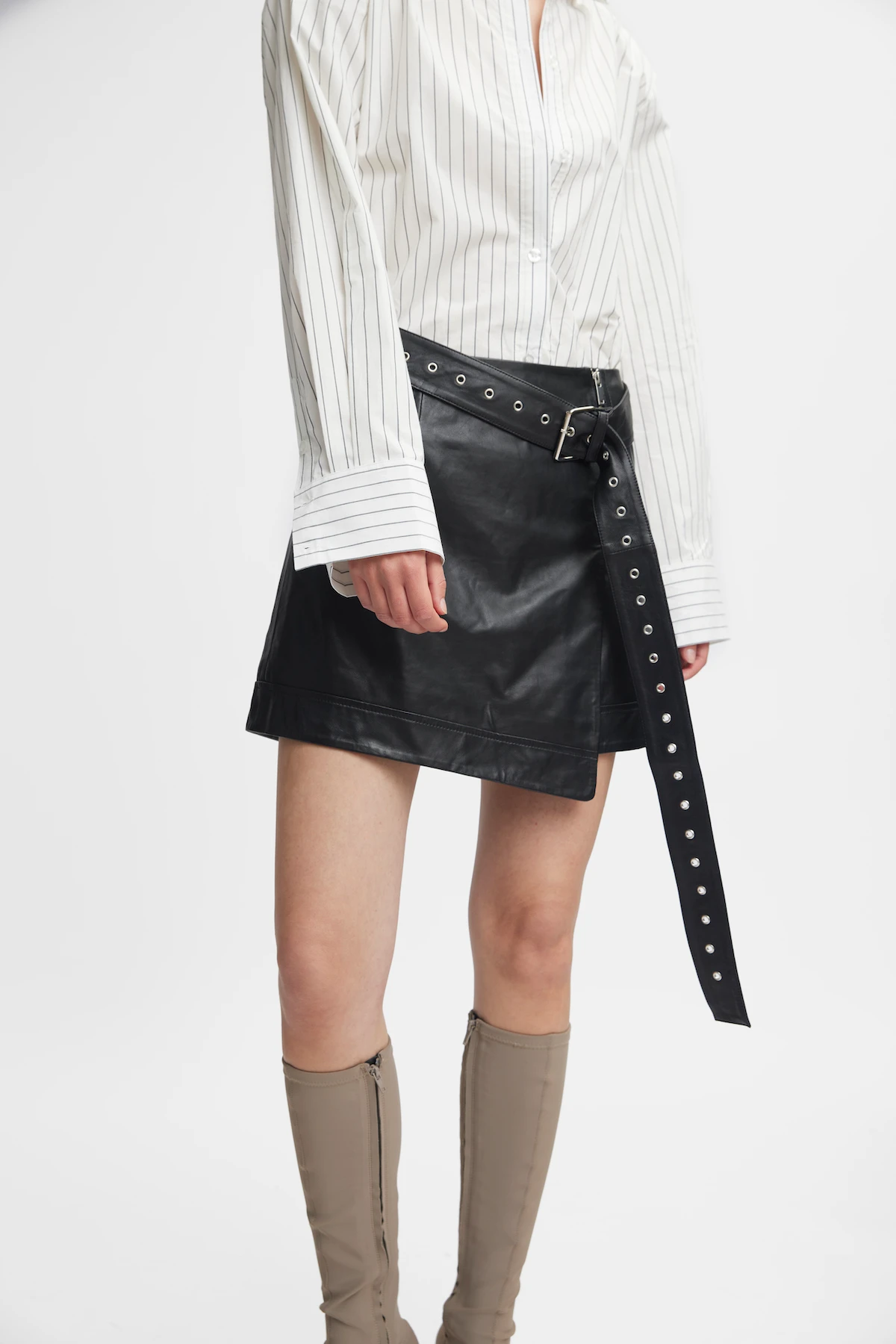 Cropped Flare Leather Leggings in Cognac – Serafina