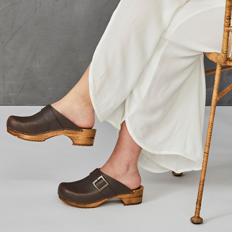 sanita urban clogs