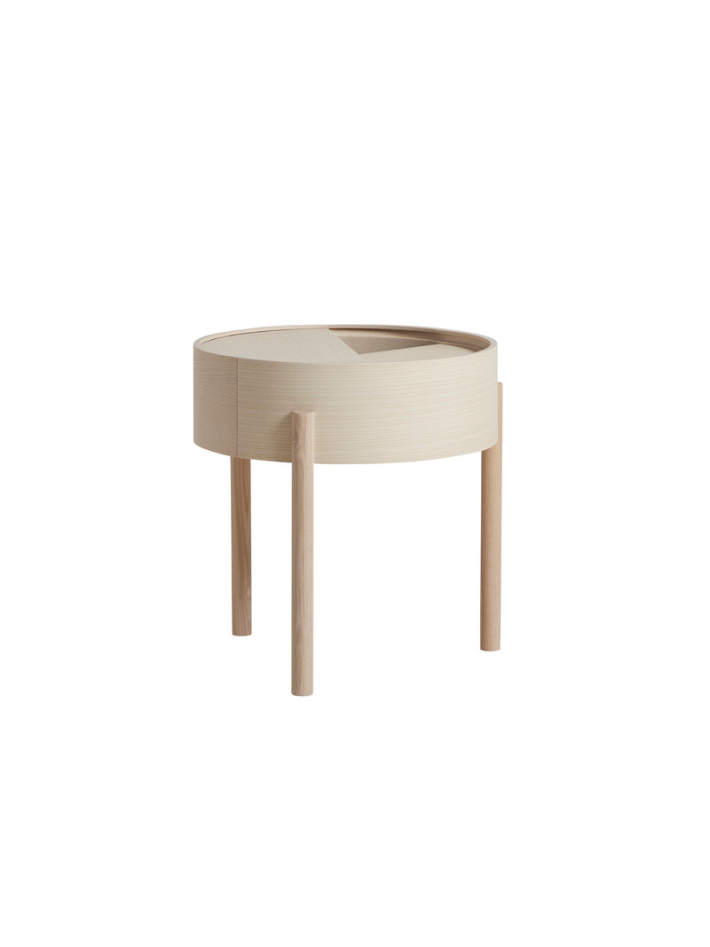 Arc Side Table fra Woud (White pigmented ash)