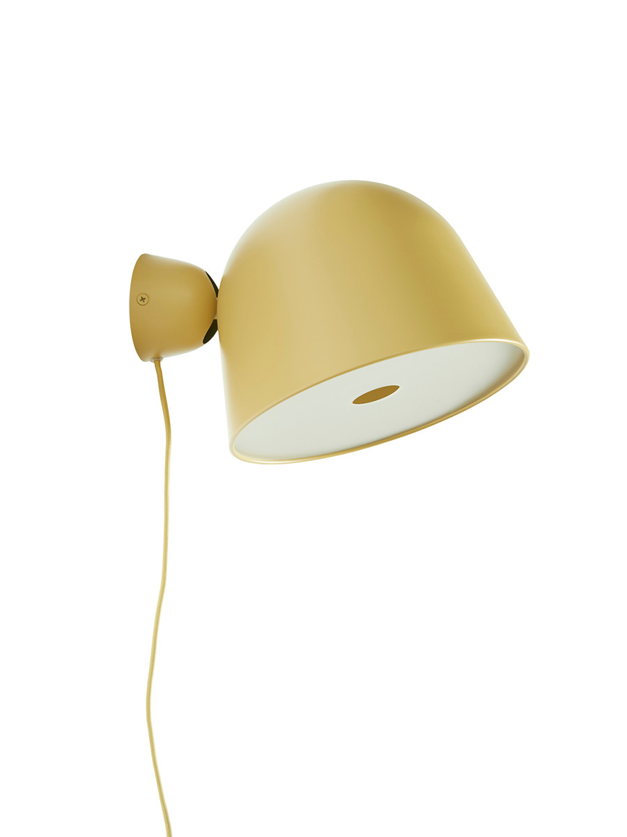 Kuppi Wall Lamp fra Woud (Mustard yellow)