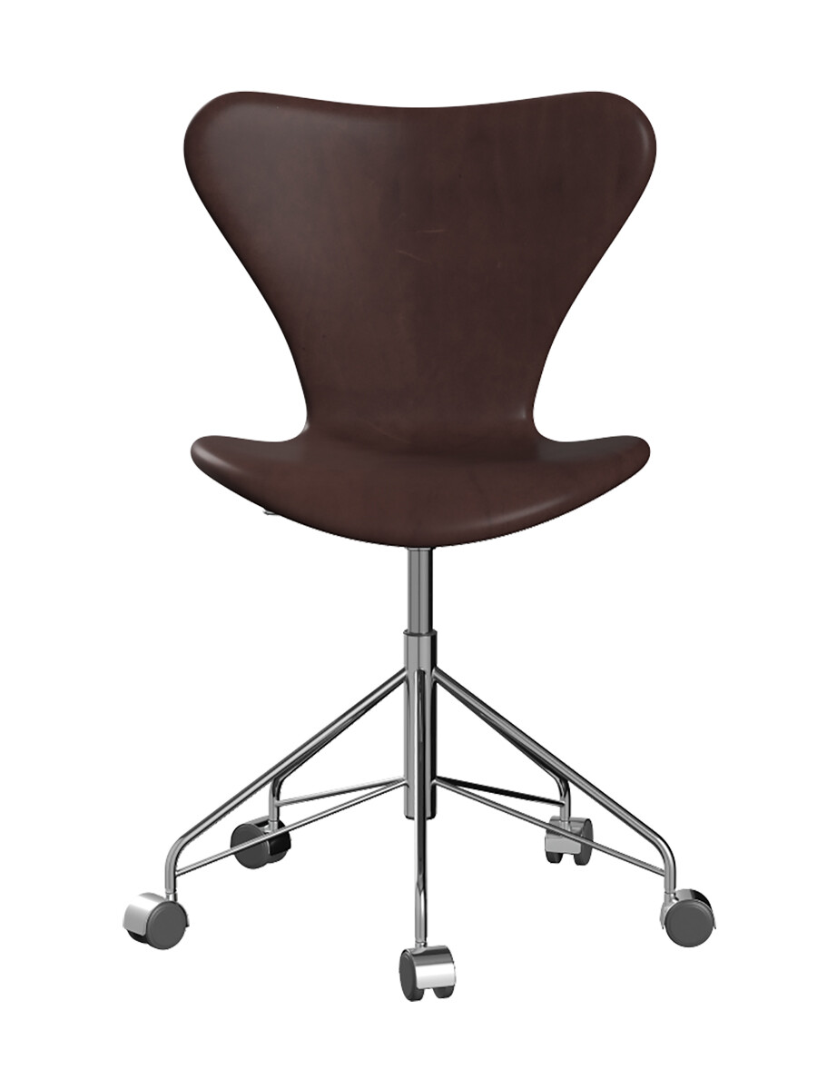 3117 Serie 7 Kontorstol af Arne Jacobsen (Chokolade, Fuldpolstret, Embrace læder)