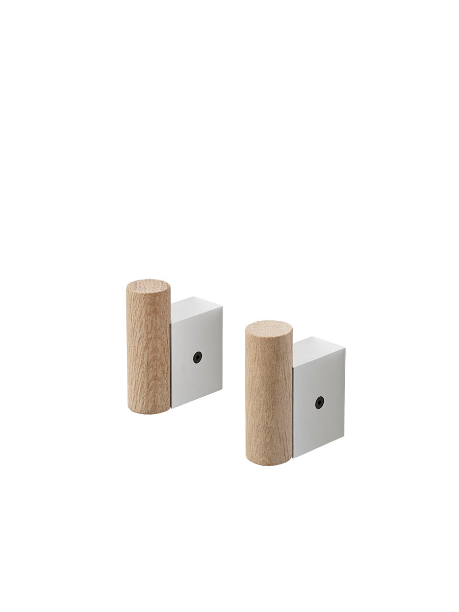 Attach Coat Hooks, 2 stk. fra Muuto (Aluminium / oak)