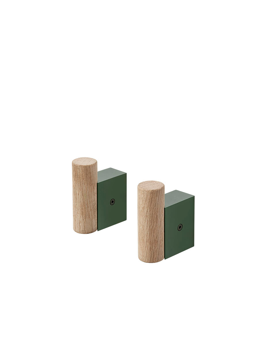 Attach Coat Hooks, 2 stk. fra Muuto (Dark green / oak)