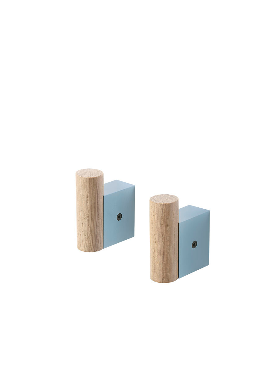 Attach Coat Hooks, 2 stk. fra Muuto (Pale blue / oak)