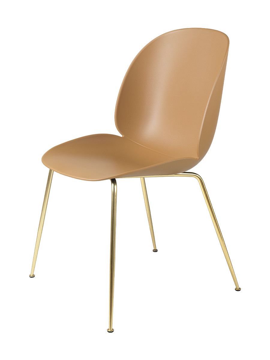 Beetle Chair, upolstret fra GUBI (Amber Brown shell, Conic base, Brass base)