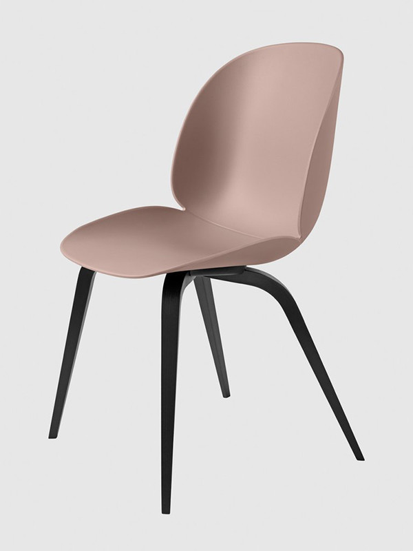 Beetle Chair, upolstret fra GUBI (Sweet pink shell, Wood base, Black stained beech base)