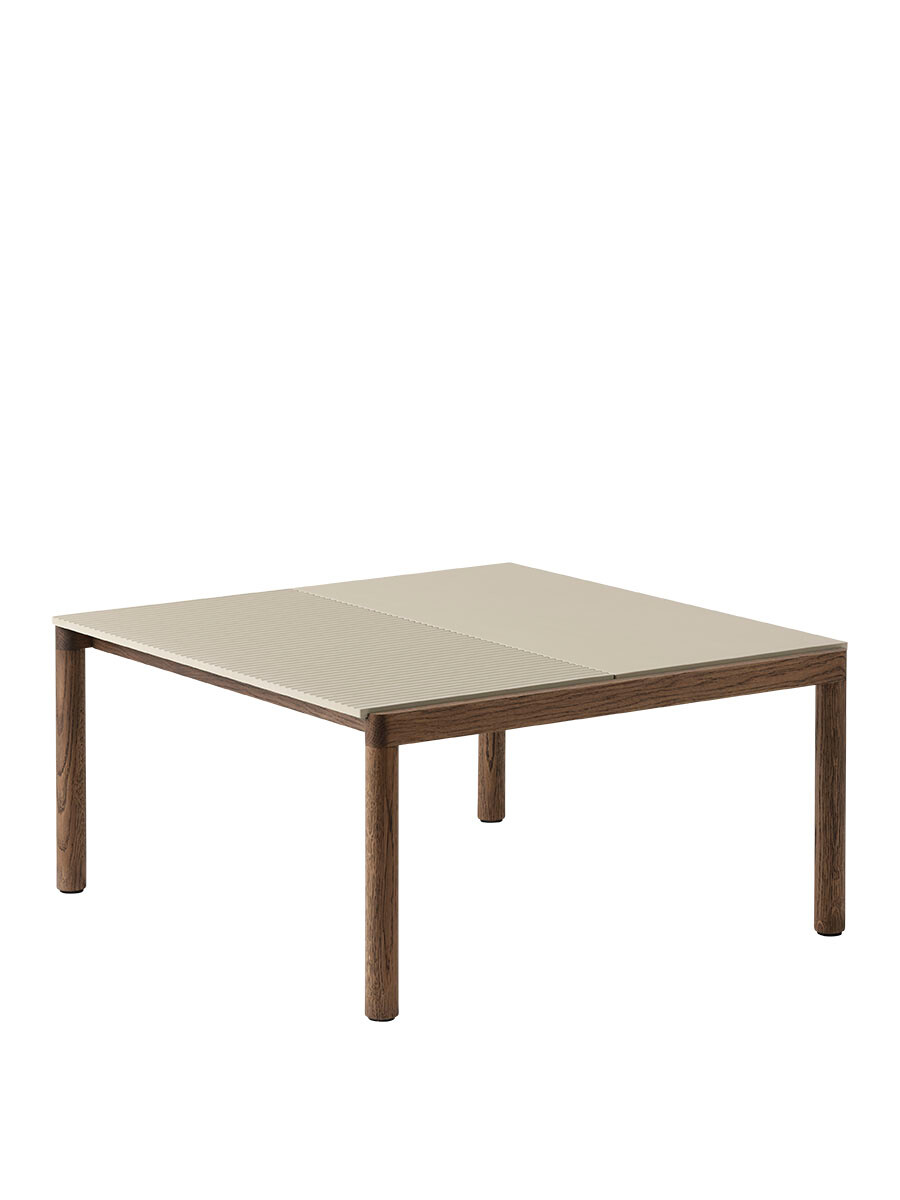 Couple Coffee Table, 80 x 84 cm fra Muuto (Sand / Dark Oiled Oak, Wavy)