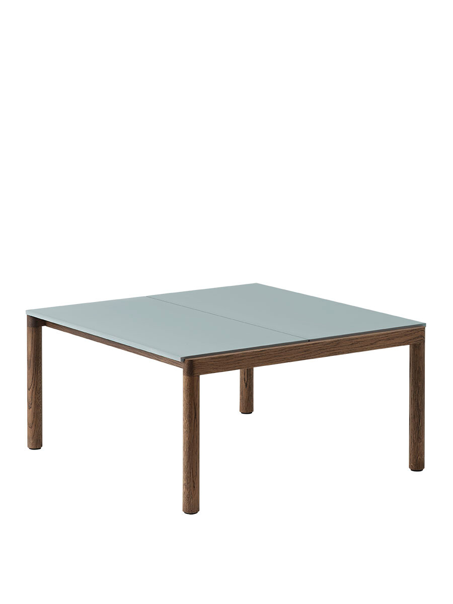 Couple Coffee Table, 80 x 84 cm fra Muuto (Pale Blue / Dark Oiled Oak, Plain)