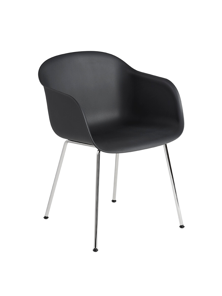 Fiber armchair Tube fra Muuto (Black/ chrome base)