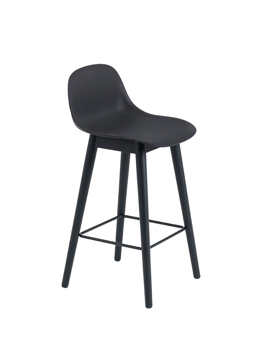 Fiber Bar Stool Wood w. back fra Muuto (Lille, Black/ black)