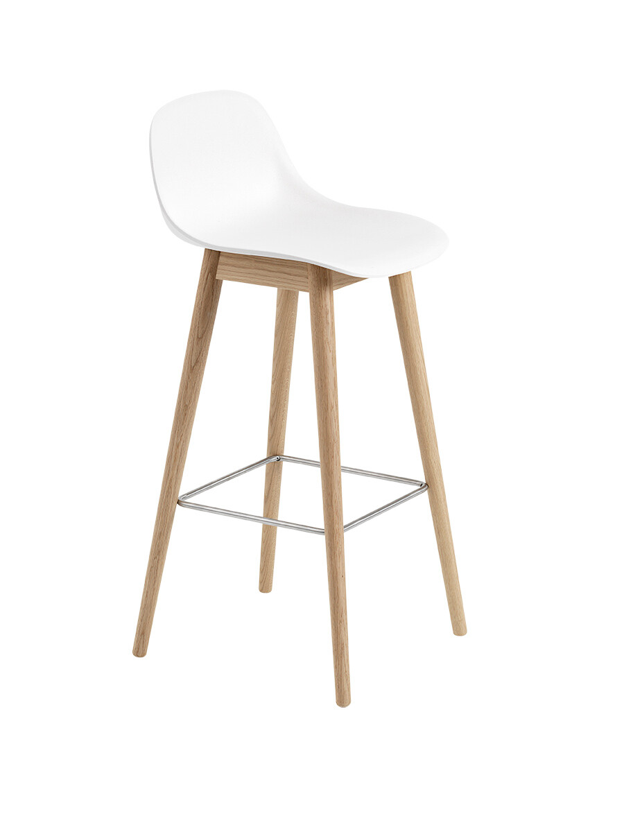 Fiber Bar Stool Wood w. back fra Muuto (Stor, Natural white/ oak base)