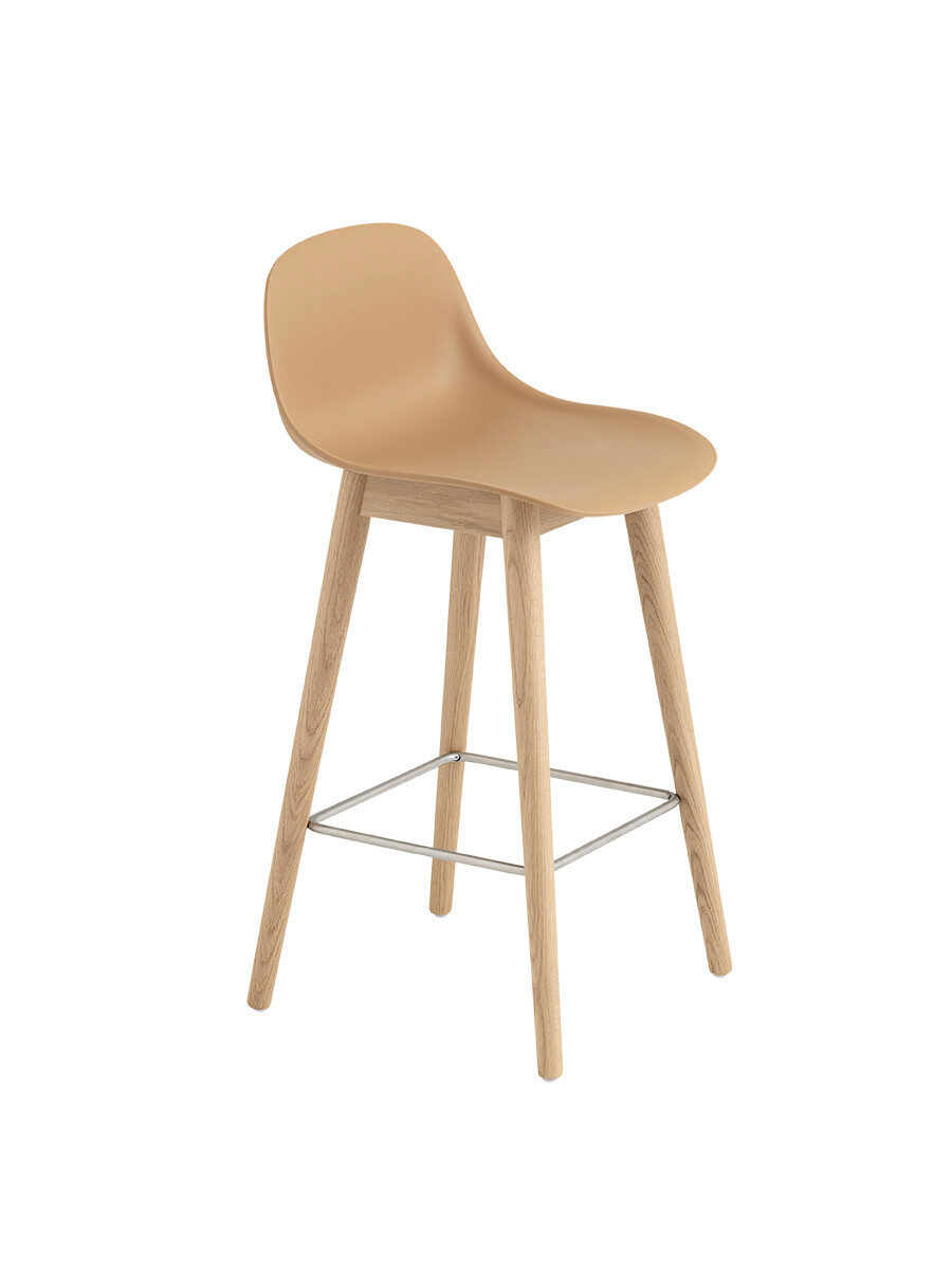 Fiber Bar Stool Wood w. back fra Muuto (Stor, Ochre/ oak base)