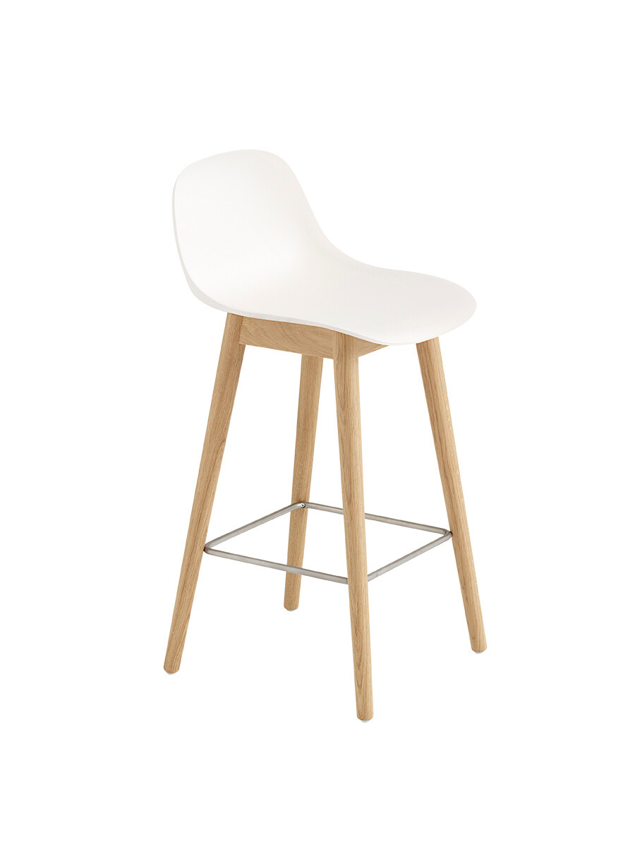 Fiber Bar Stool Wood w. back fra Muuto (Lille, Natural white/ oak base)