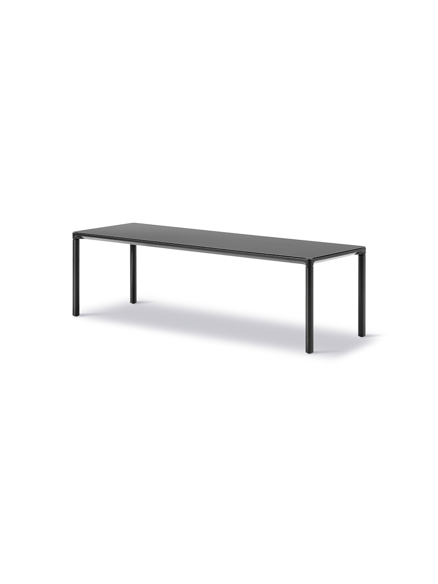 Piloti Bord, sort laminat fra Fredericia Furniture (6615: 120 x 39 x H35 cm, Sort pulverlakeret aluminium)