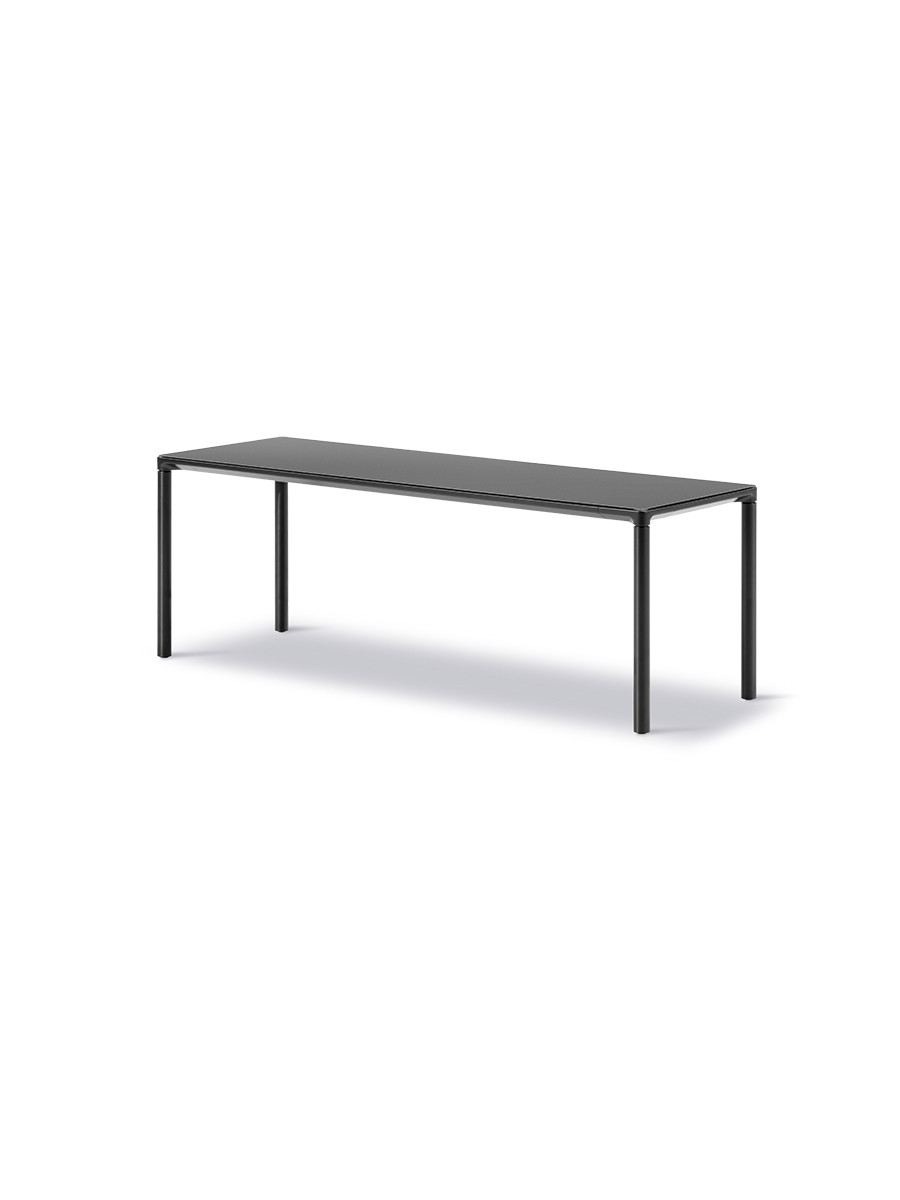 Piloti Bord, sort laminat fra Fredericia Furniture (6615: 120 x 39 x H41 cm, Sort pulverlakeret aluminium)