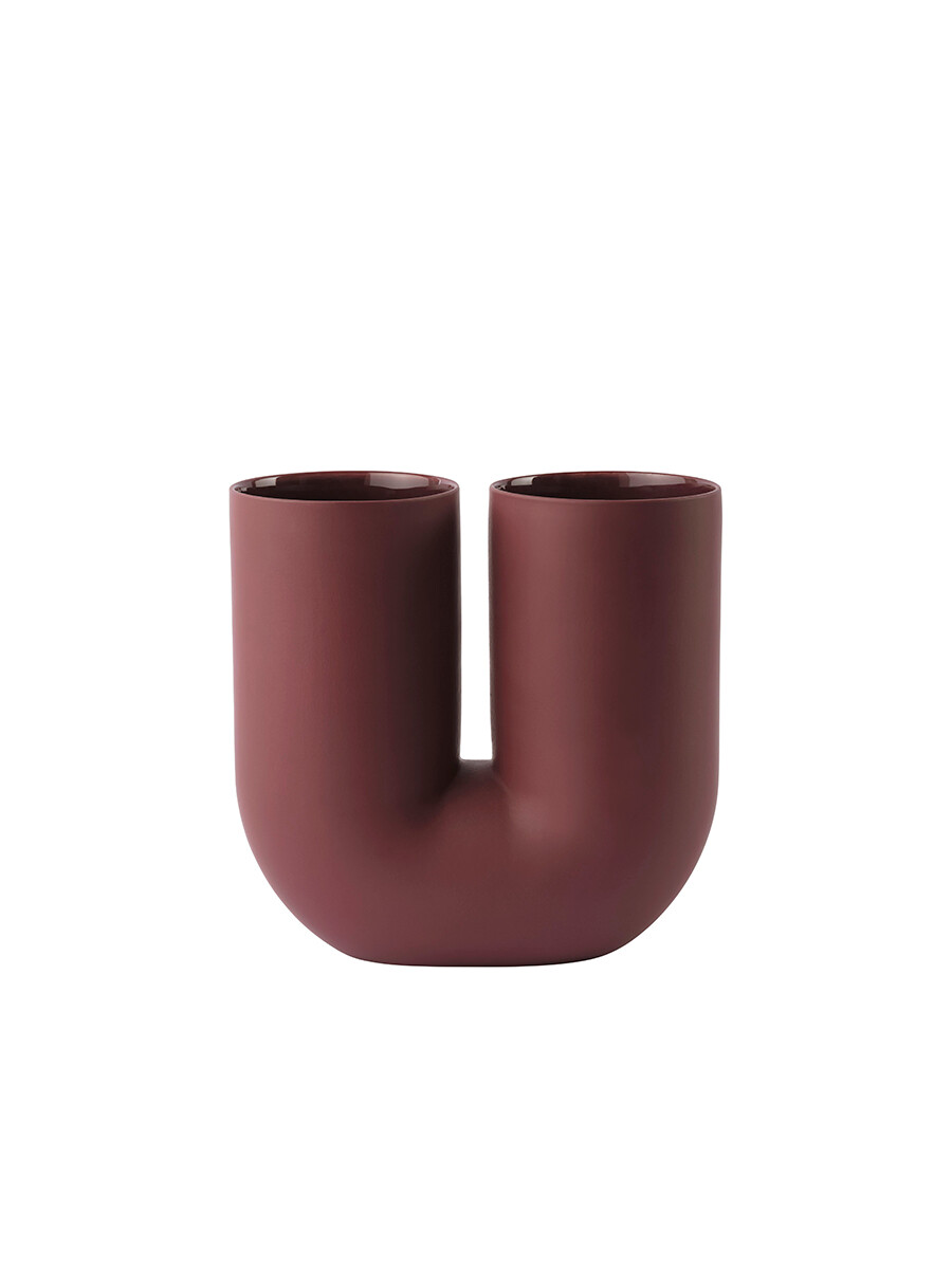 Kink Vase, deep red fra Muuto