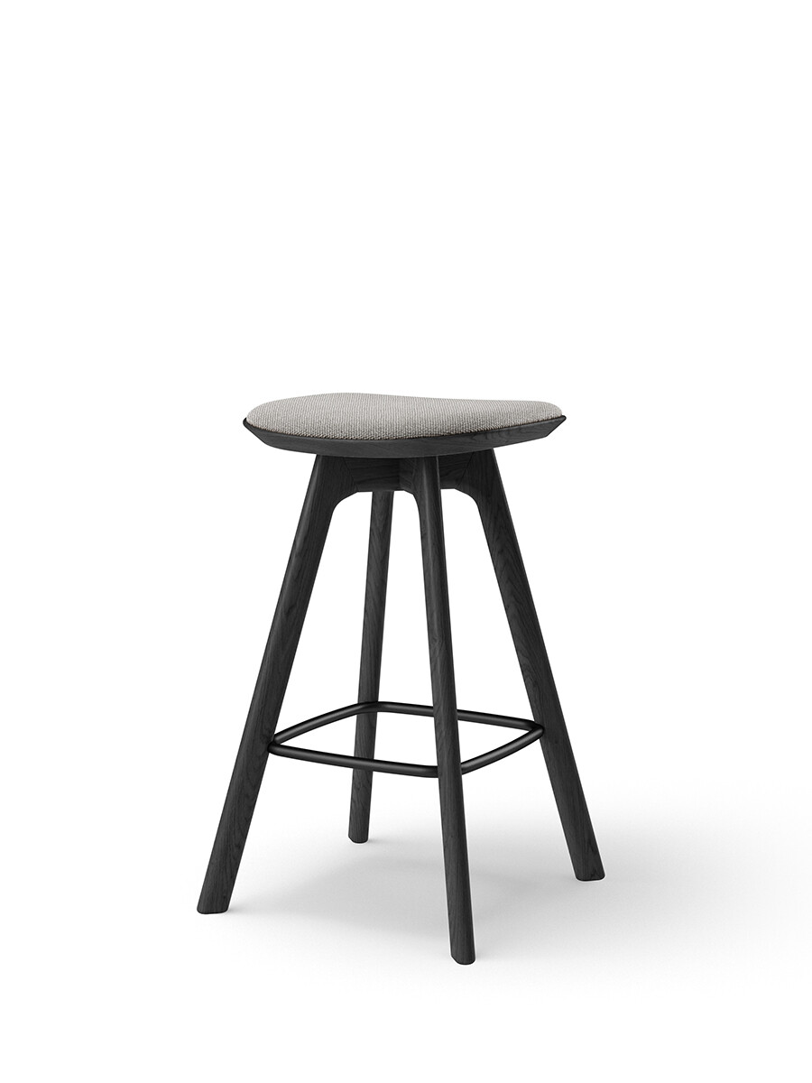 Pauline Counter Stool m. Træben, sortlakeret eg fra Brdr. Krüger (Hallingdal 0113, grey fabric)