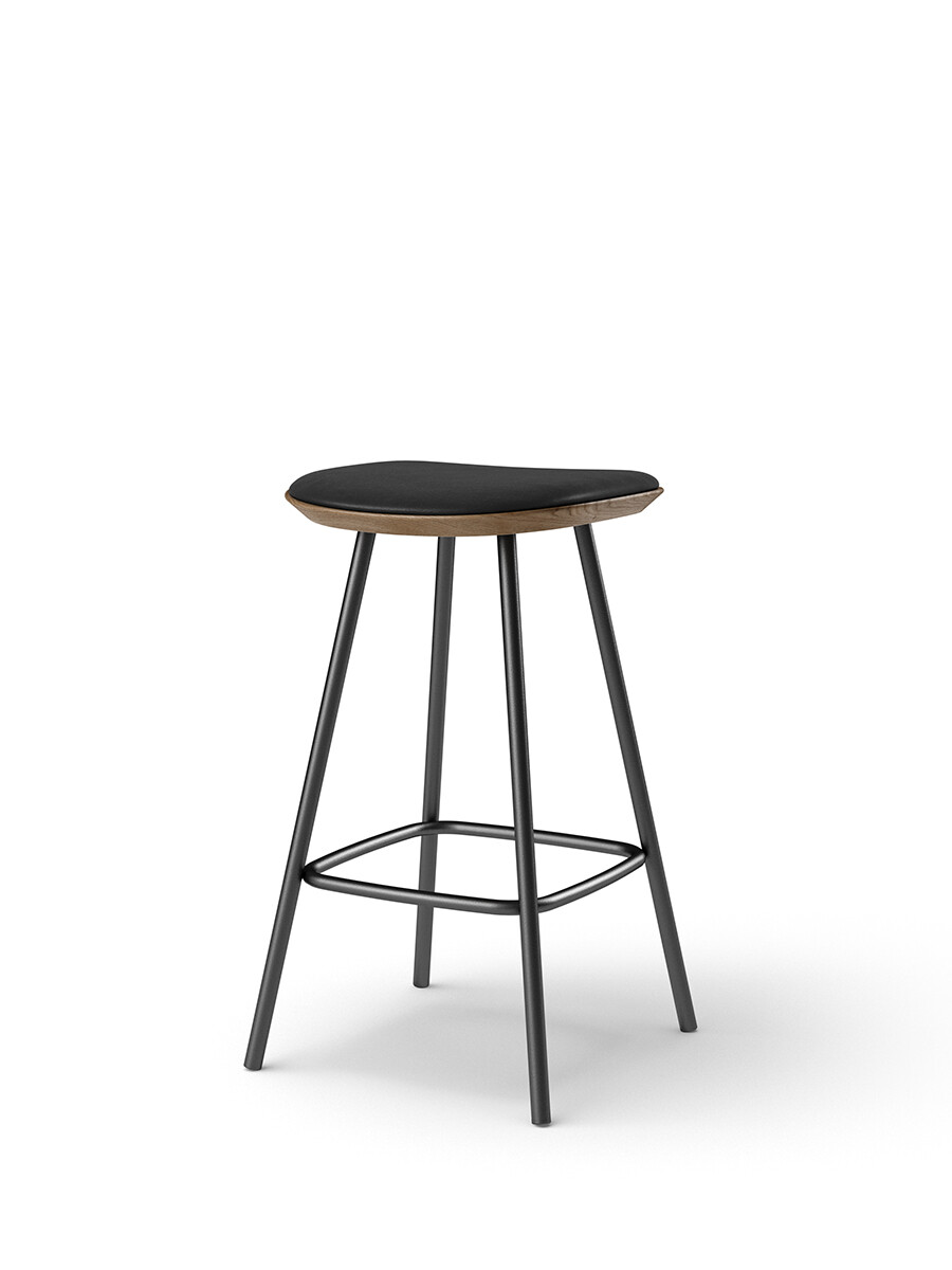 Pauline Counter Stool m. Metalben, røget eg fra Brdr. Krüger (Savanne, black leather)