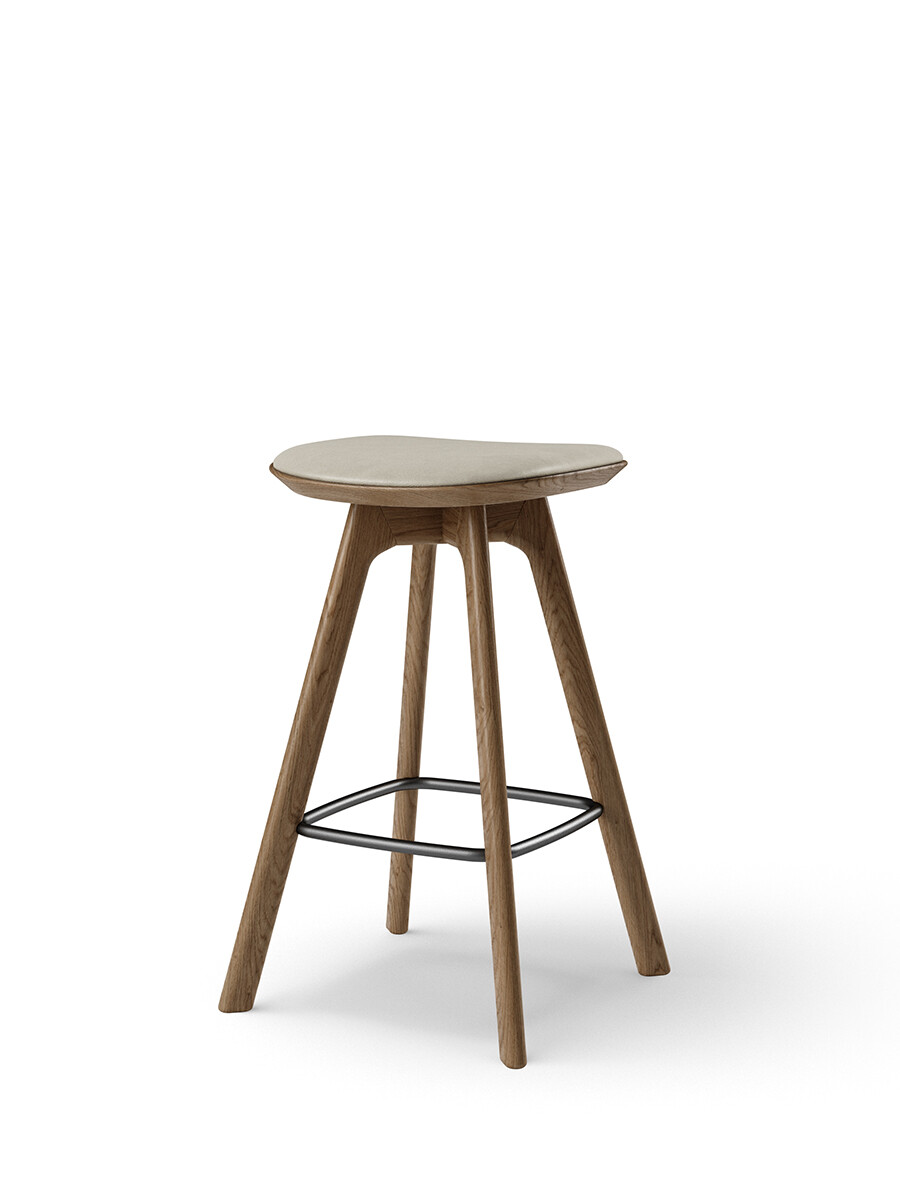 Pauline Counter Stool m. Træben, røget eg fra Brdr. Krüger (Spectrum, oyster leather)