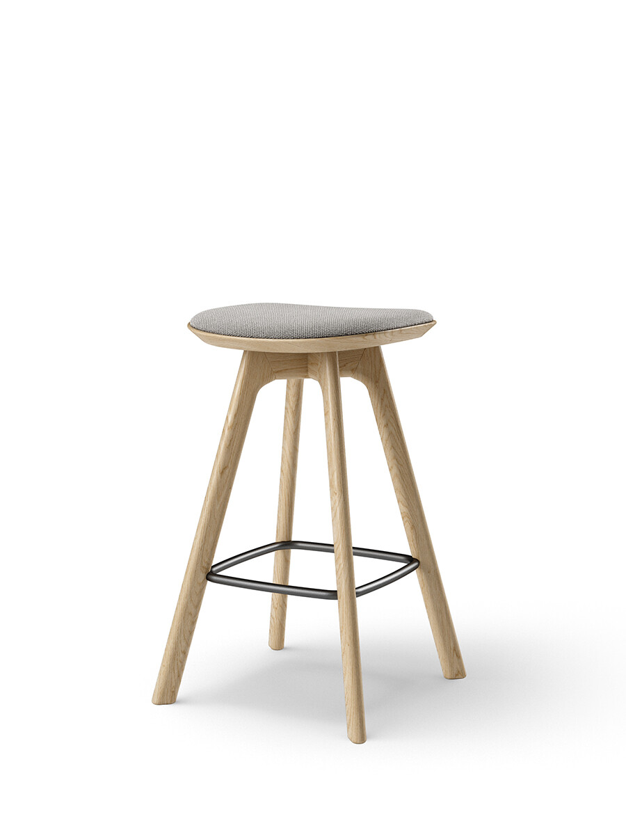 Pauline Counter Stool m. Træben, olieret eg fra Brdr. Krüger (Hallingdal 0113, grey fabric)