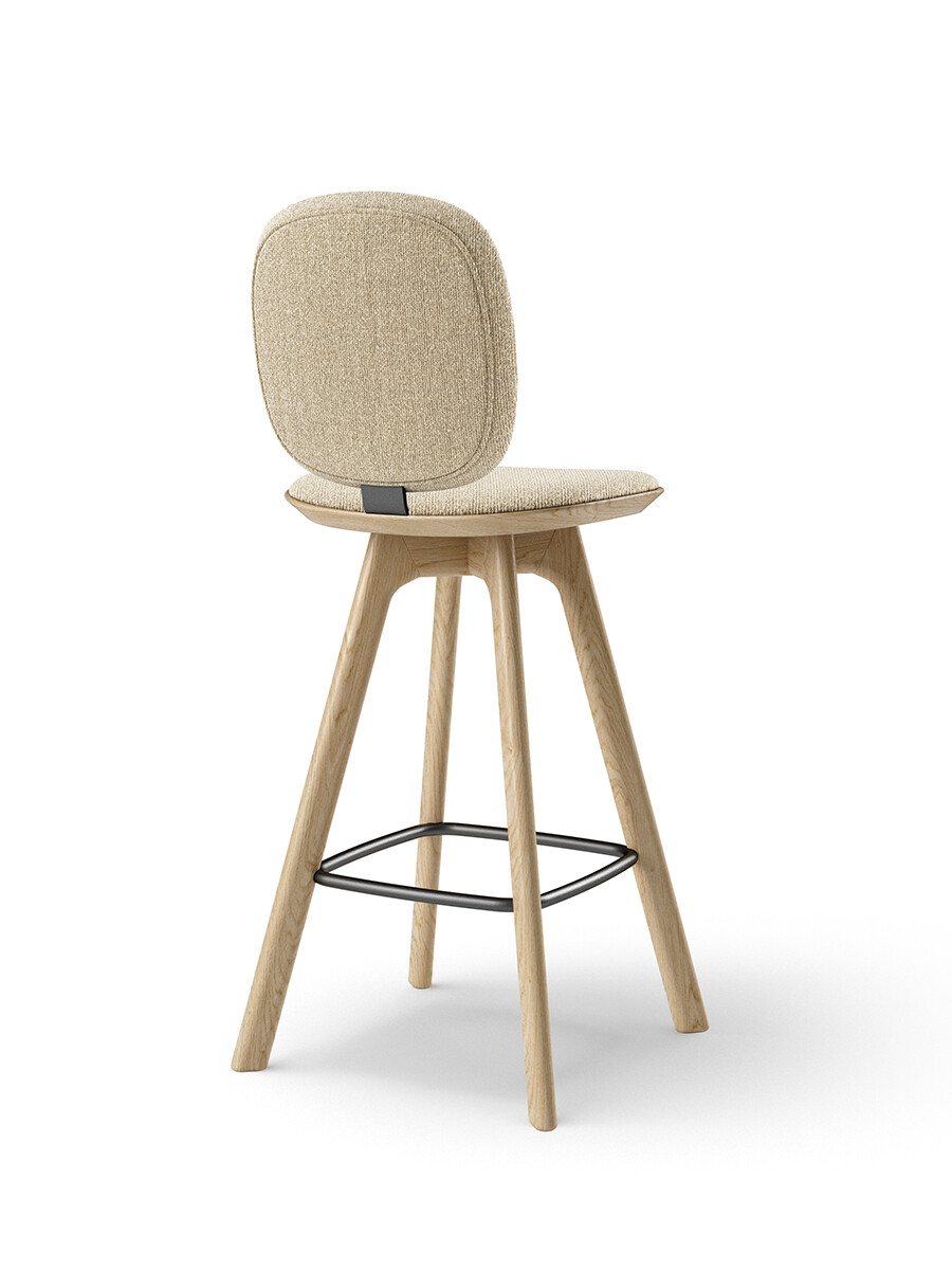 Pauline Comfort Counter Stool m. Træben, olieret eg fra Brdr. Krüger (Moss 0019, cream fabric)