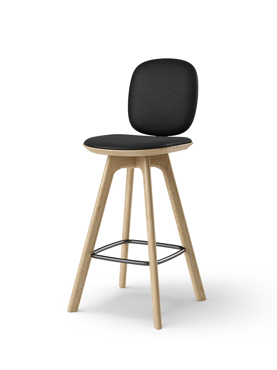 Pauline Comfort Counter Stool m. Træben, olieret eg fra Brdr. Krüger (Savanne, black leather)