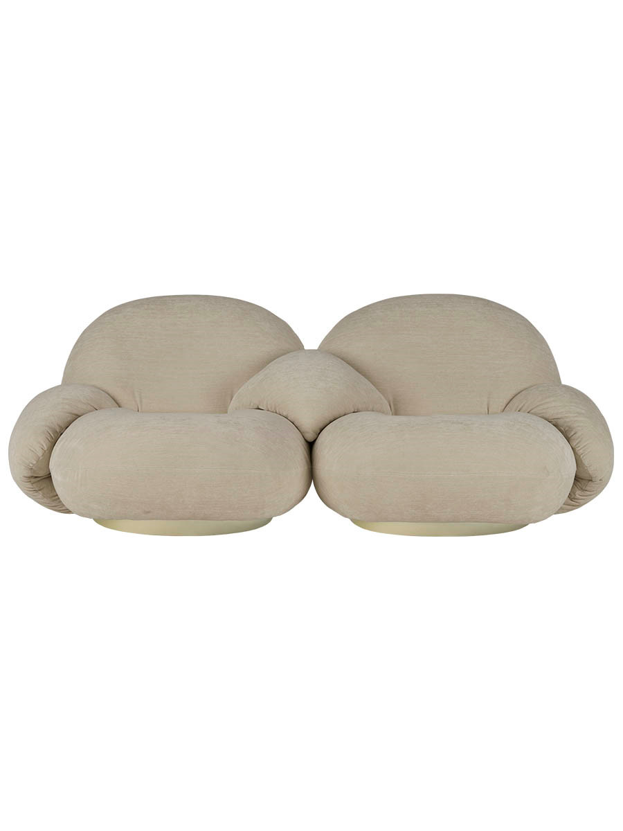 Pacha Sofa 2-seater w. Armrests and Middle fra GUBI (Prisgruppe 1, Pearl Gold)