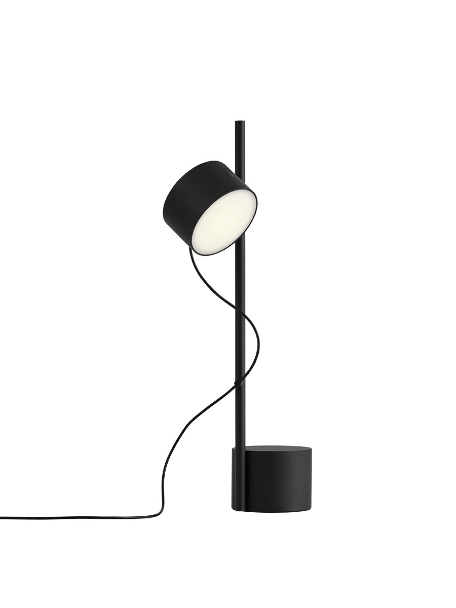 Post Table Lamp fra Muuto (Black)