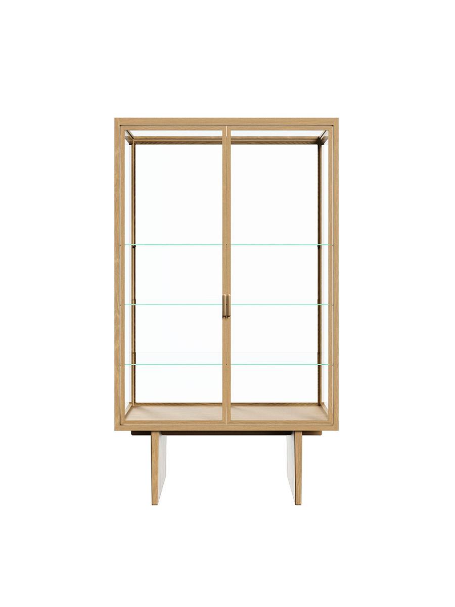 Private Vitrine fra GUBI ( Light Stained Oak Veneer)