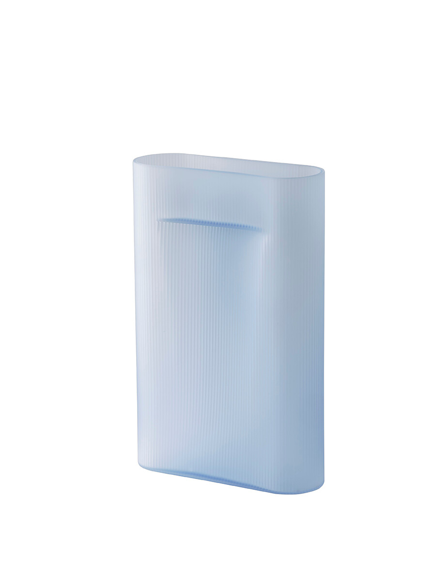 Ridge Vase, light blue frosted glass fra Muuto (H48,5 cm)