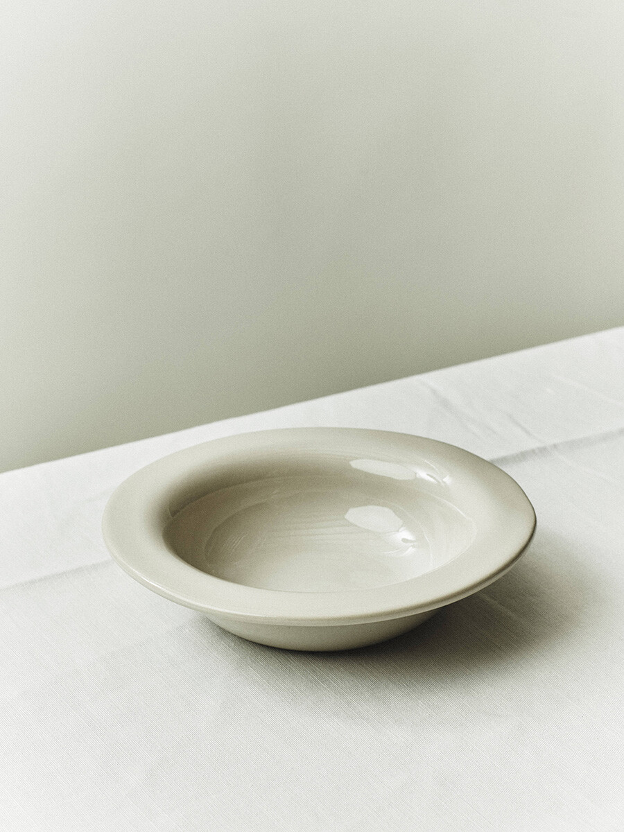 S.R. Small Shallow Bowl fra Louise Roe