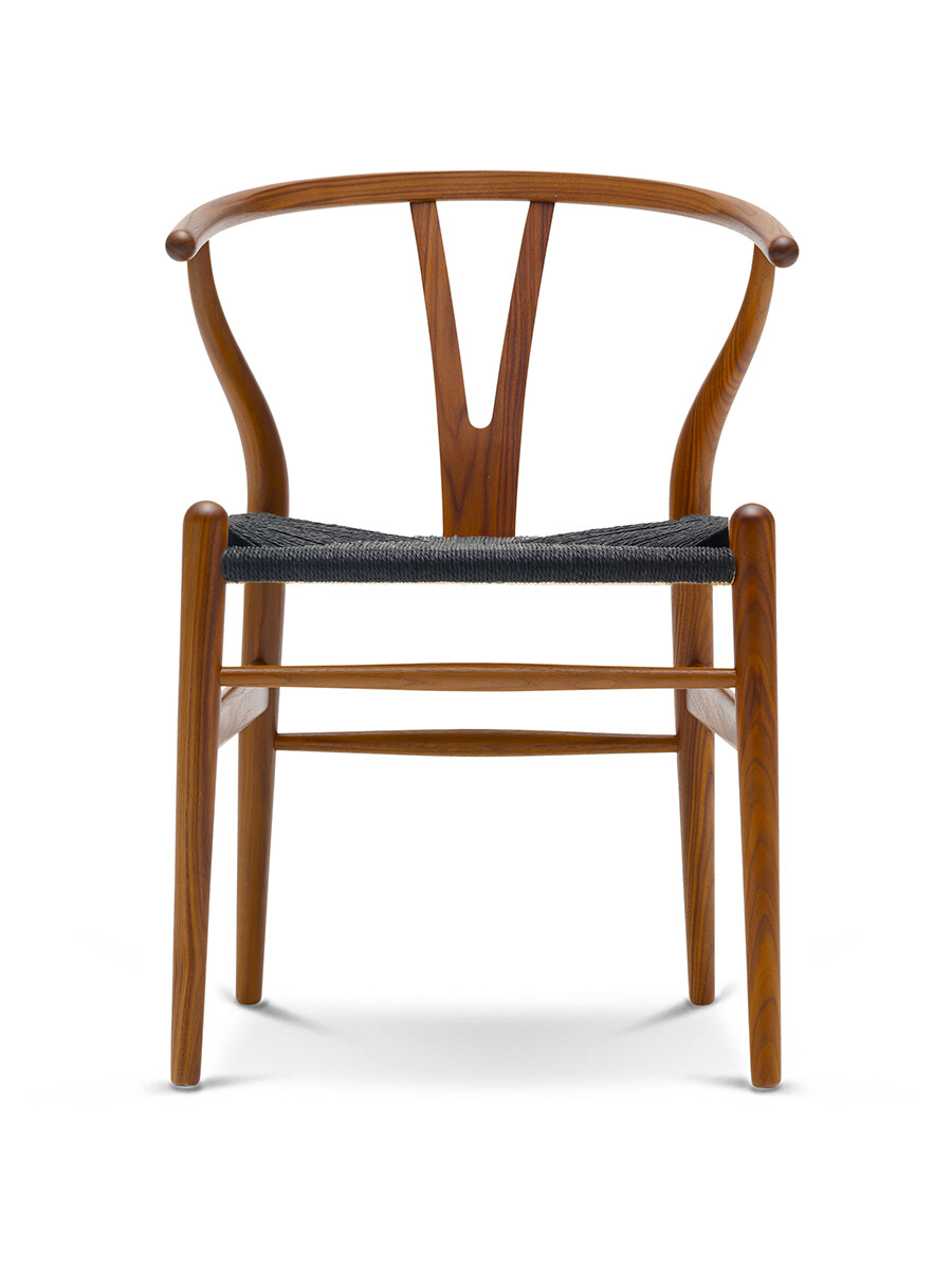 Y-stol CH24, Valnød lak med sort flet af Hans J. Wegner