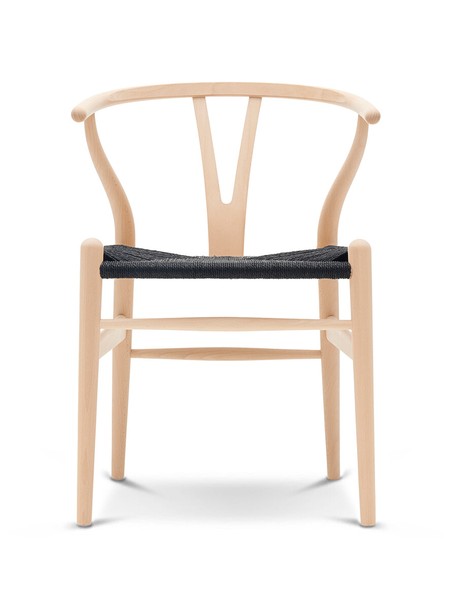 Y-stol CH24, Bøg sæbe med sort flet af Hans J. Wegner