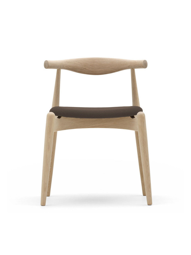 CH20 Elbow Chair i eg af Hans J. Wegner (Stofgruppe 2, Sæbebehandlet)