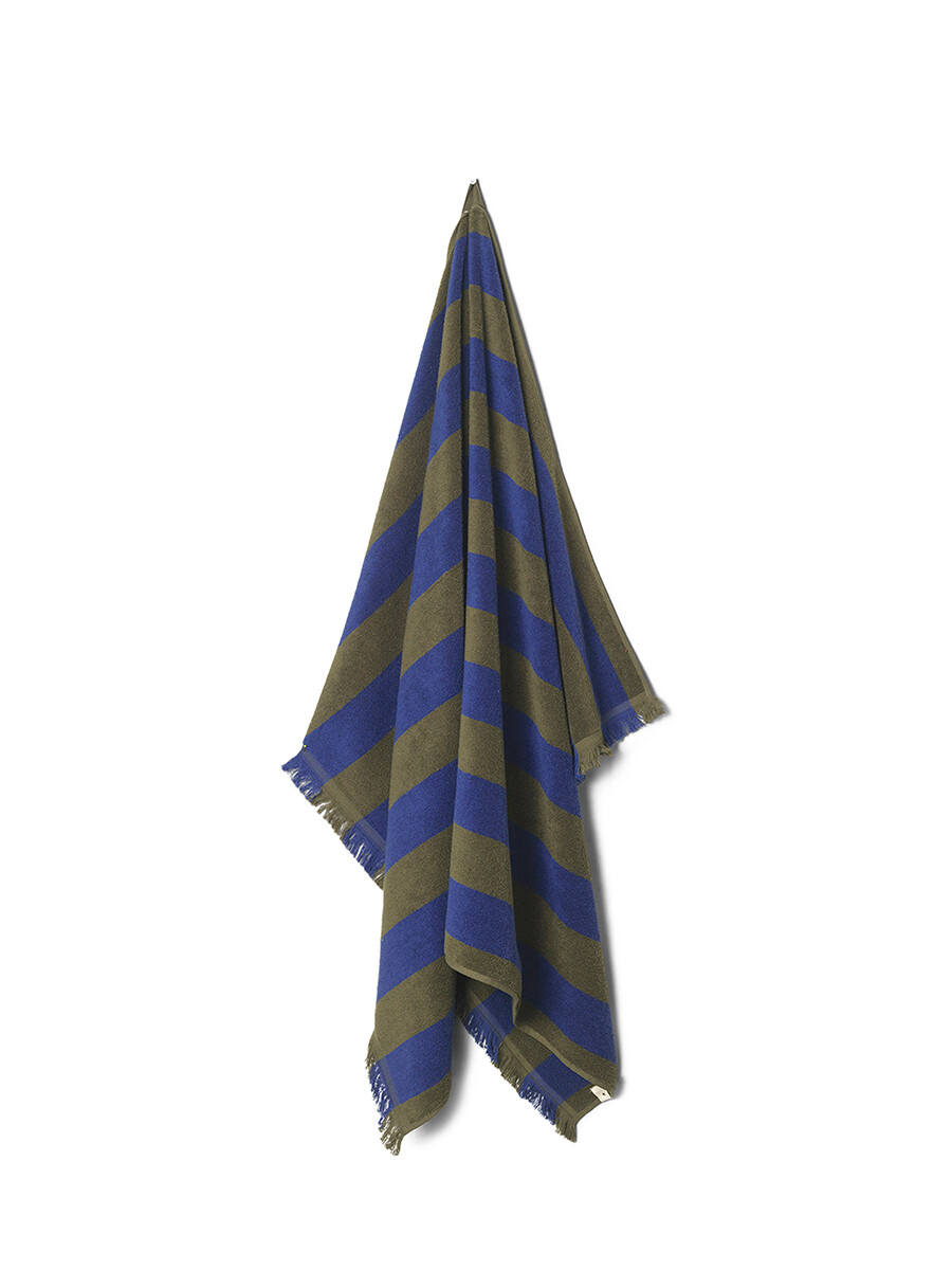 Alee Beach Towel, olive/bright blue fra Ferm Living