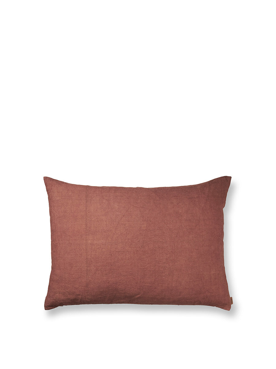 Heavy Linen Cushion, large fra Ferm Living (Berry red)