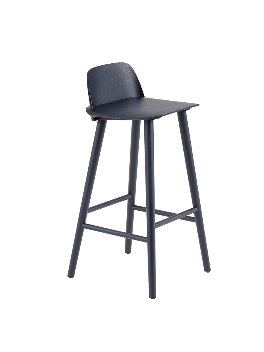 Nerd Bar Stool fra Muuto (Midnight blue)