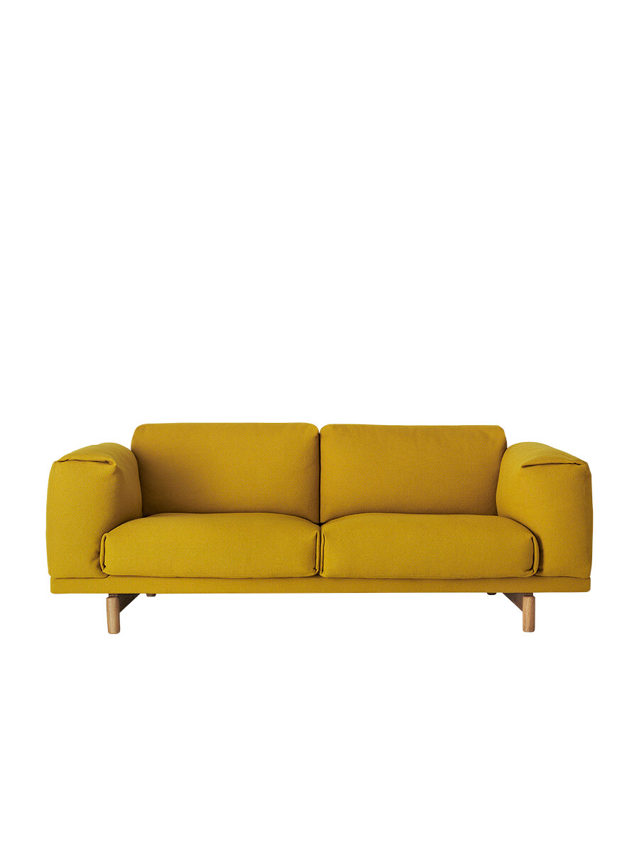 Rest 2 pers. sofa fra Muuto (Yellow / Hallingdal 457, Eg)