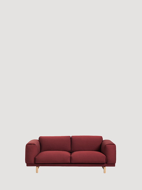 Rest 2 pers. sofa fra Muuto (Red / Rime 591, Eg)