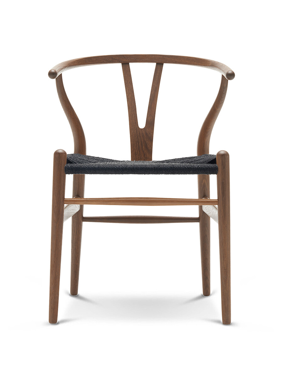 Y-stol CH24, Eg røget olie med sort flet af Hans J. Wegner