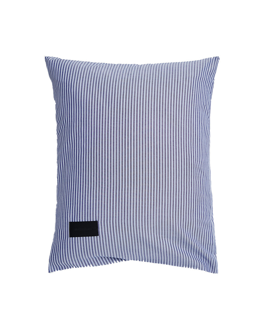 Wall Street Oxford Pillow Cover 50x70 cm fra Magniberg (Dark Blue Stripe)