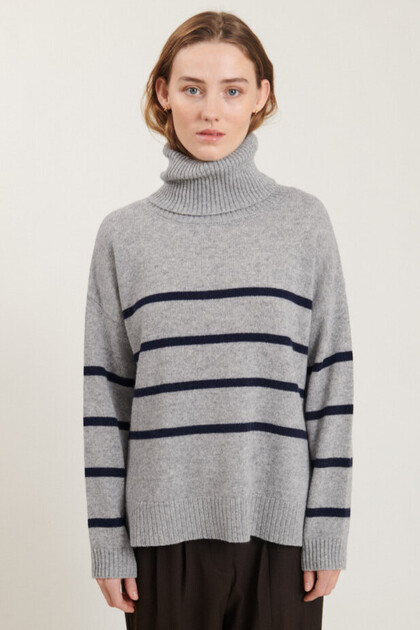 BASIC APPAREL STRIK, LISE STRIPED T-NECK LICHT GREY MEL. / SKY CAPTAIN