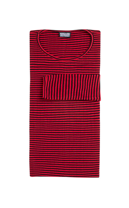 NØRGAARD PÅ STRØGET T-SHIRT, 101 BLACK/RED