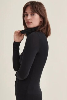 BASIC APPAREL BLUSE, JOLINE T-NECK BLACK