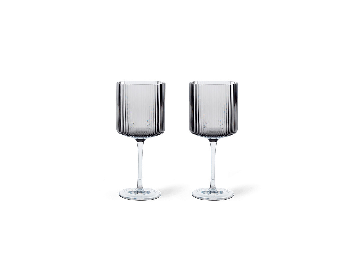 Ferm Living – Ripple Punainen Wine Glasses Set of 2 Smoked Harmaa