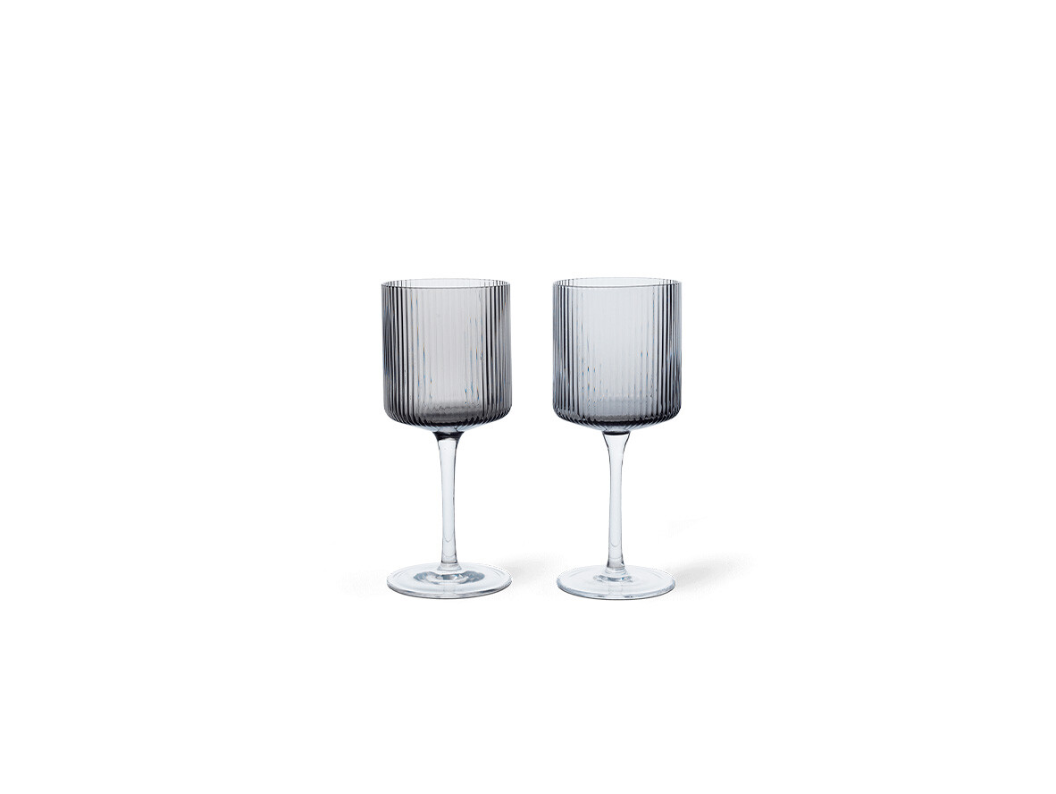 Ferm Living – Ripple Valkoinen Wine Glasses Set of 2 Smoked Harmaa