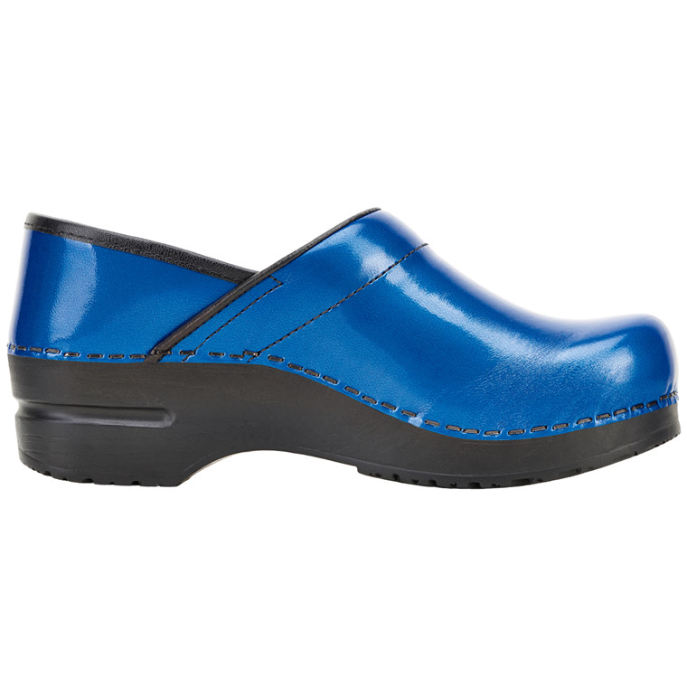 sanita medical clogs